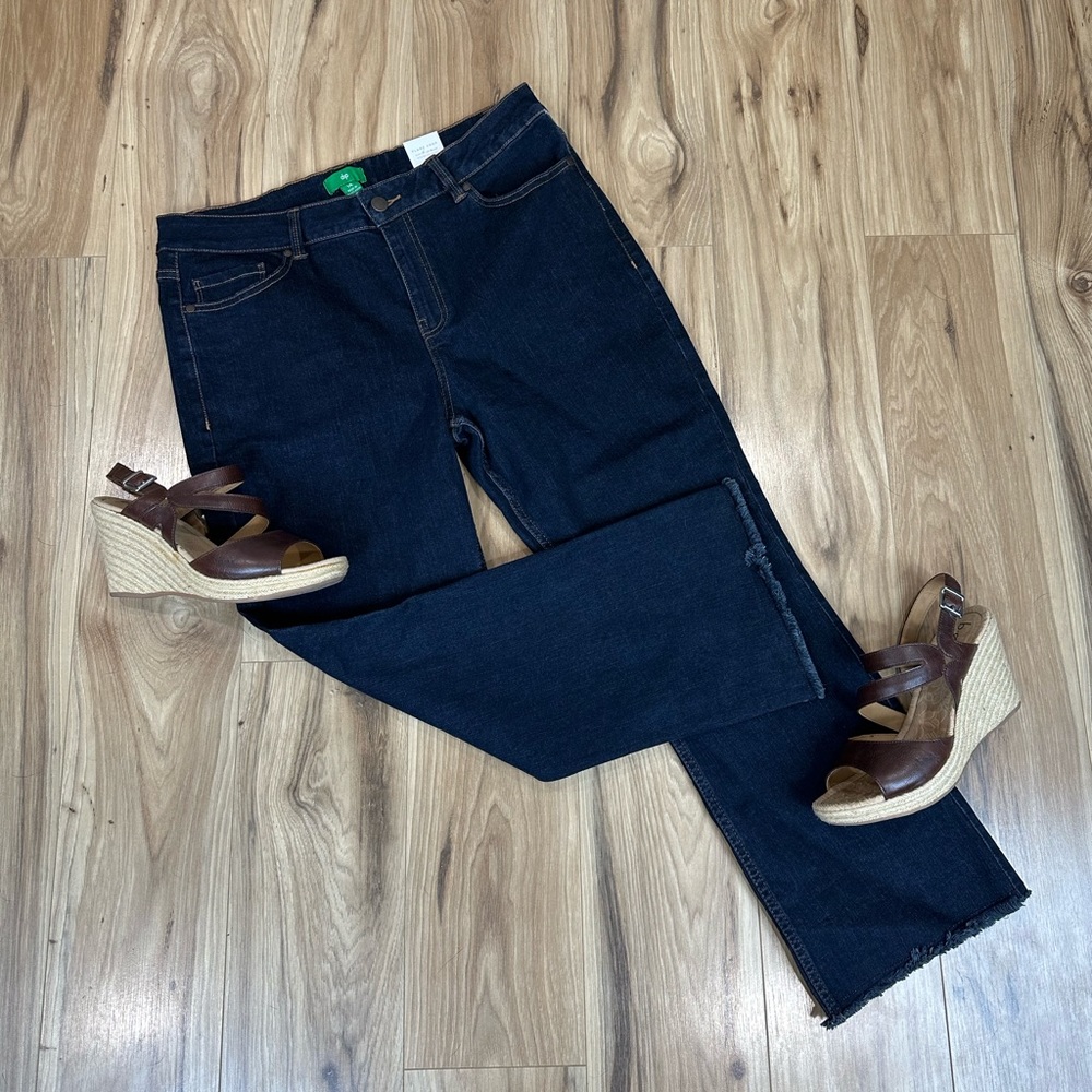NWT Dip Kick Flare Crop Jeans
